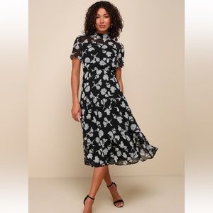⭐️ NWT! Lulu’s Floral Dressed Up Black Midi Dress